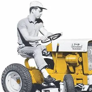 จุดเริ่มต้นของตำนาน: Cub Cadet รุ่นแรกในปี 1961. แหล่งที่มา: Cub Cadet
