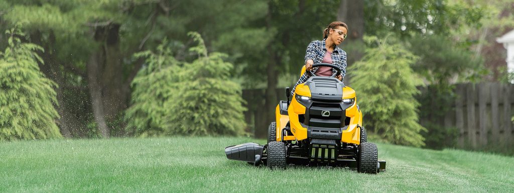 lawn-mower-Cub-Cadet_XT1LT42-2