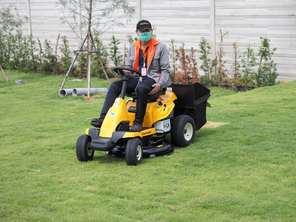 รถตัดหญ้านั่งขับ ขนาดเล็ก cub cadet cc30